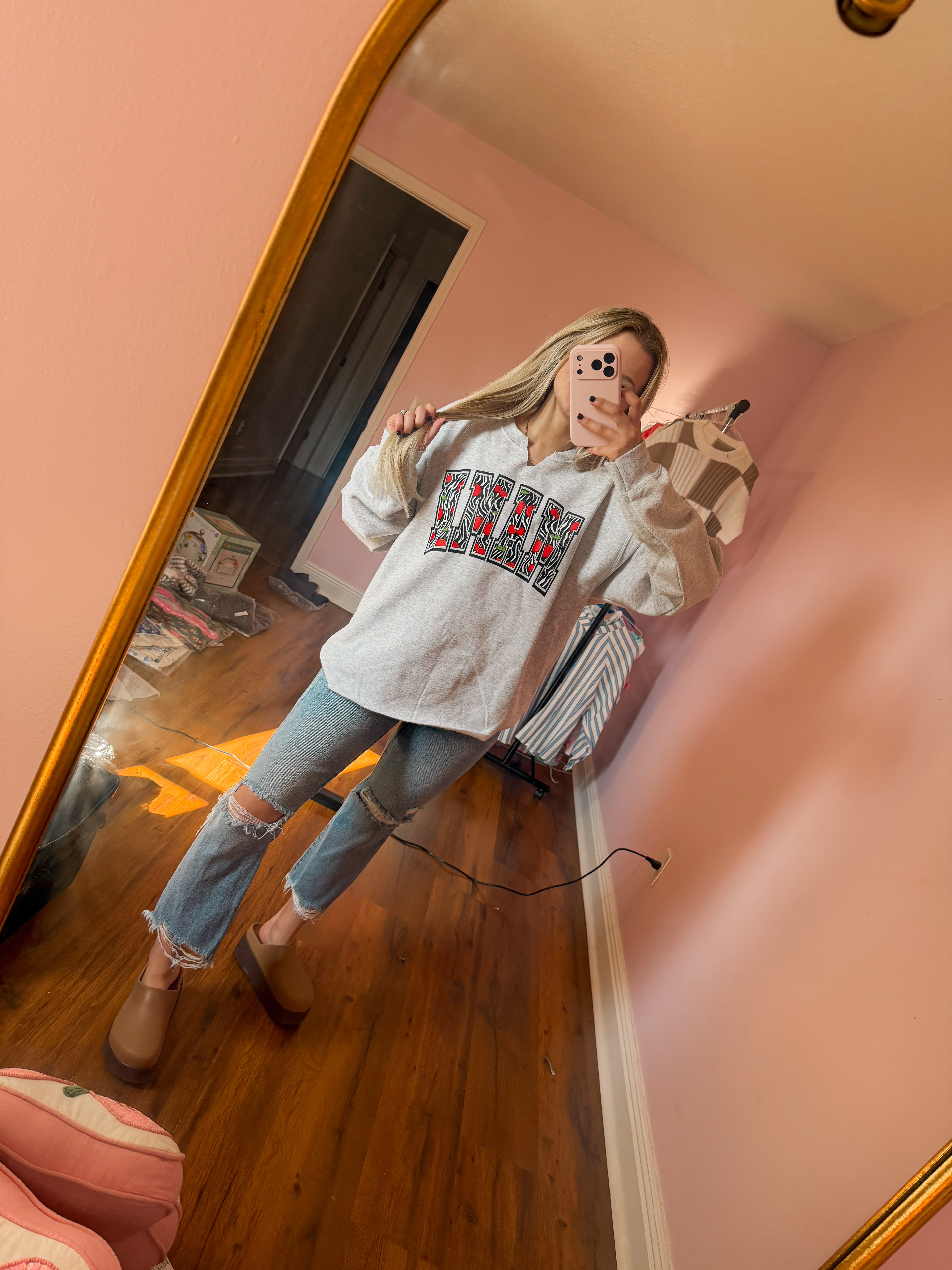 🍒MAMA VNECK CUT CREW✂️